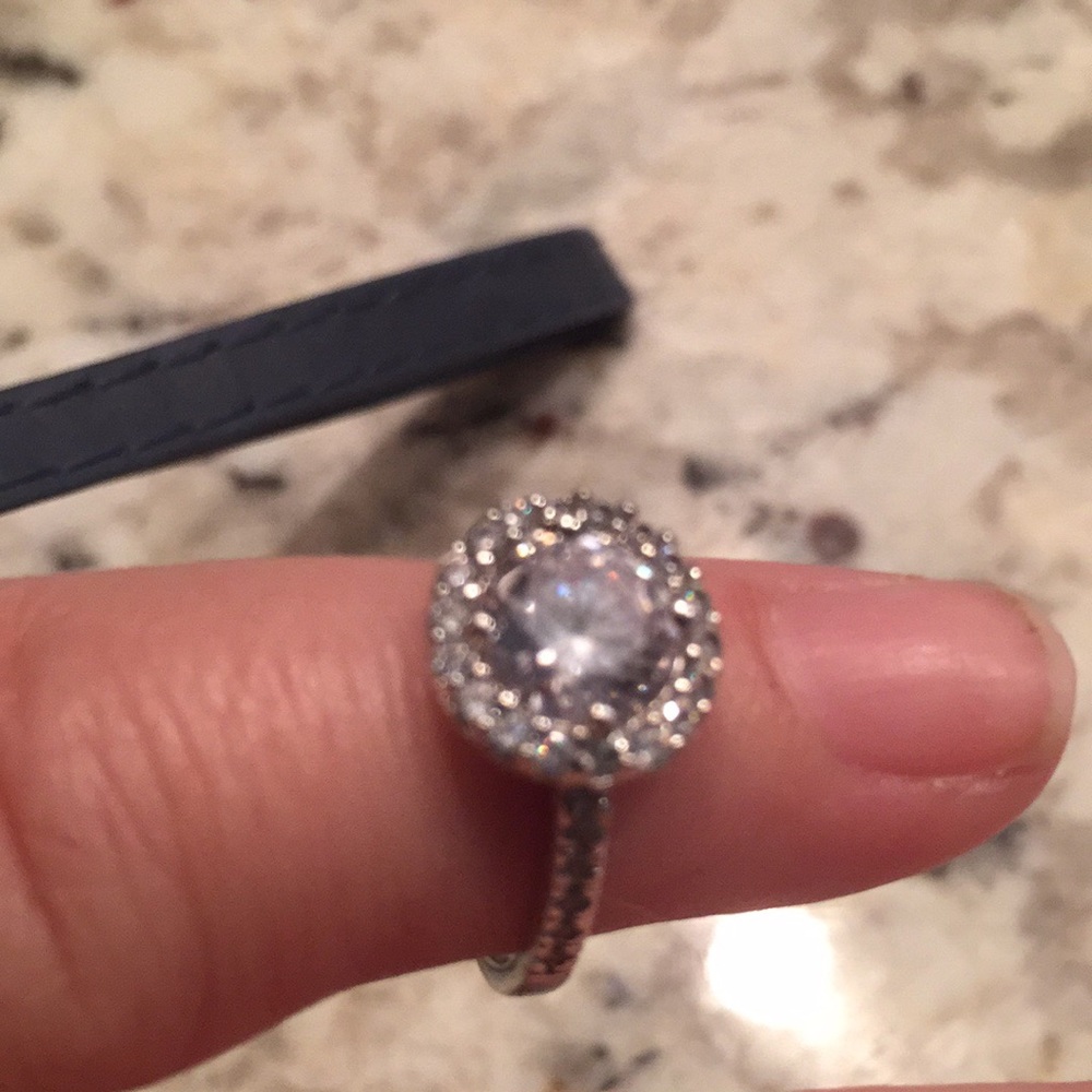 Beautiful Diamanté silver ring